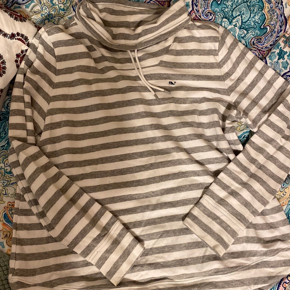 Vineyard Vines top